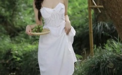 美女100露胸无遮挡照片